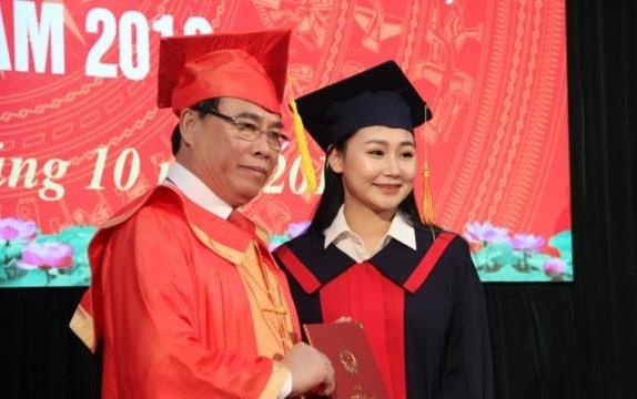 Le tot nghiep tien si dau tien nganh Y hoc co truyen hinh anh