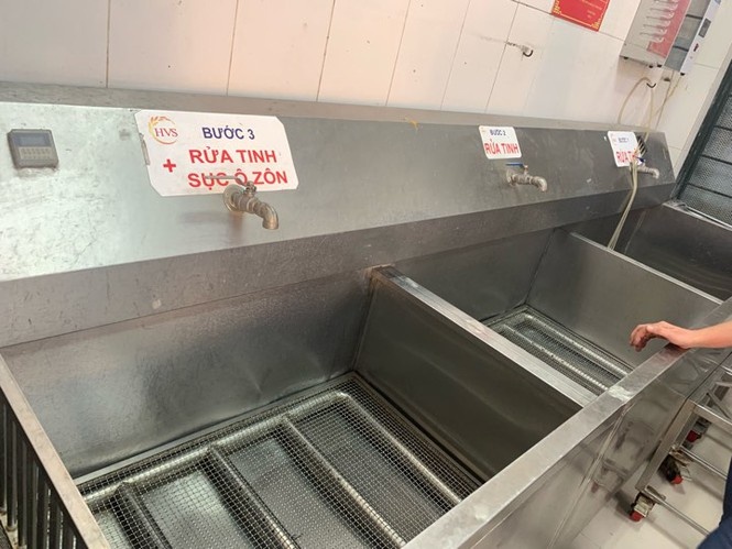 trường học dùng nước bình nấu ăn cho học sinh ảnh 1 truong hoc dung nuoc binh nau an cho hoc sinh anh 1