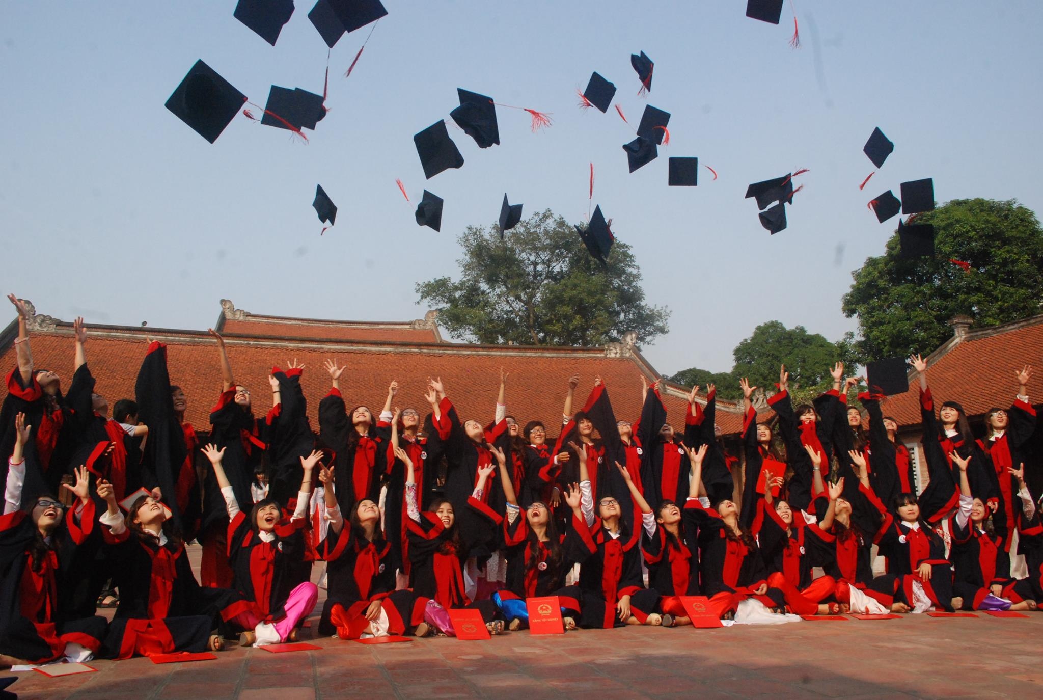 cu nhan khong dung bang dai hoc anh 2