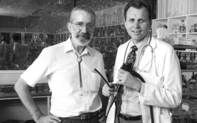 Nha khoa hoc tu uong vi khuan de nhiem benh va gianh giai Nobel? hinh anh