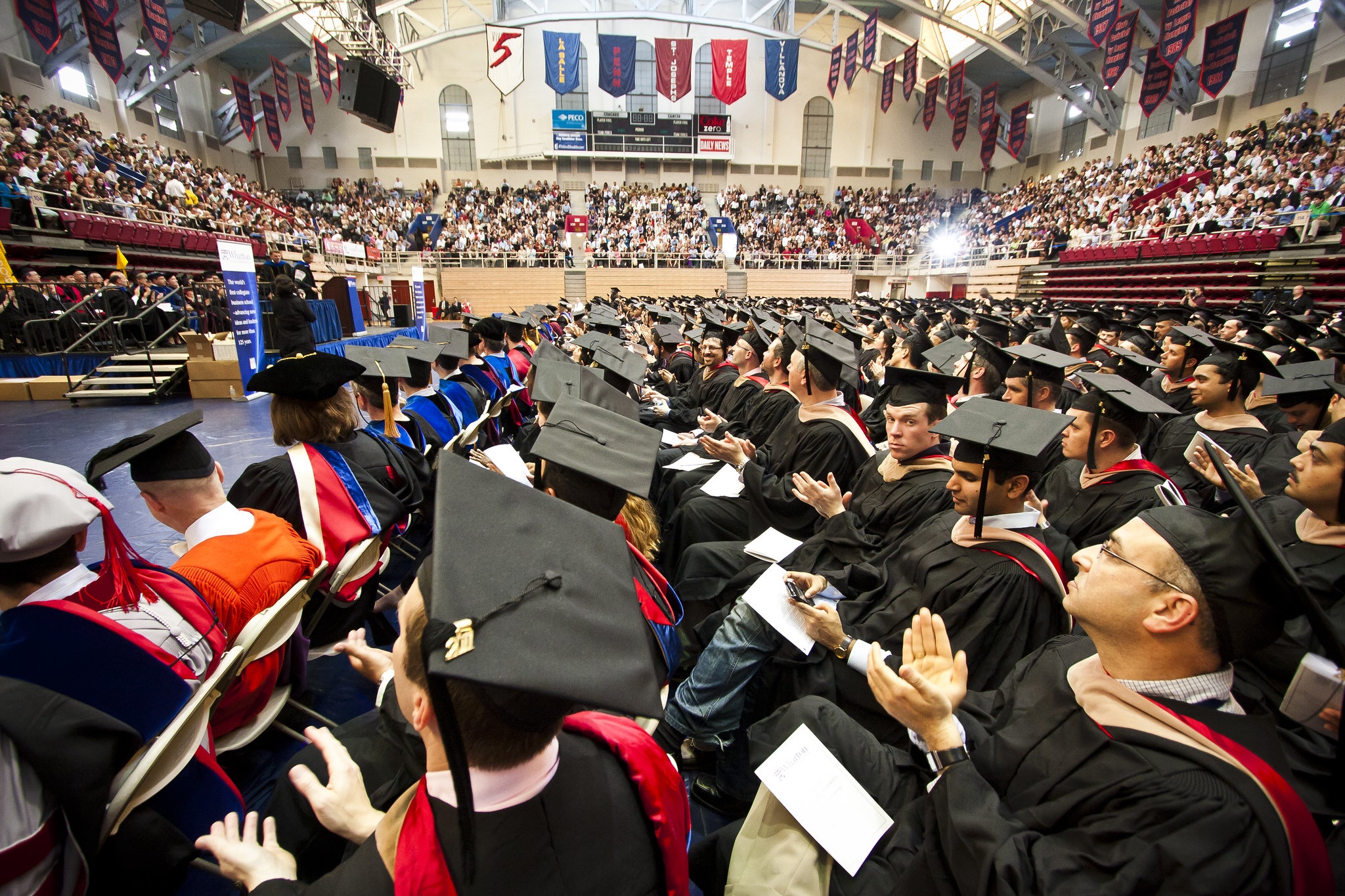 Chang trai 24 tuoi tro thanh ty phu USD sau mot dem anh 7