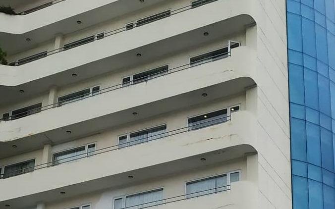 Pho phong Ke toan DH Su pham Ky thuat Vinh roi tu tang 8 khach san hinh anh