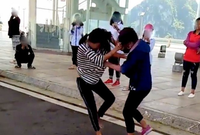 Hoc sinh giai quyet mau thuan bang bao luc anh 1