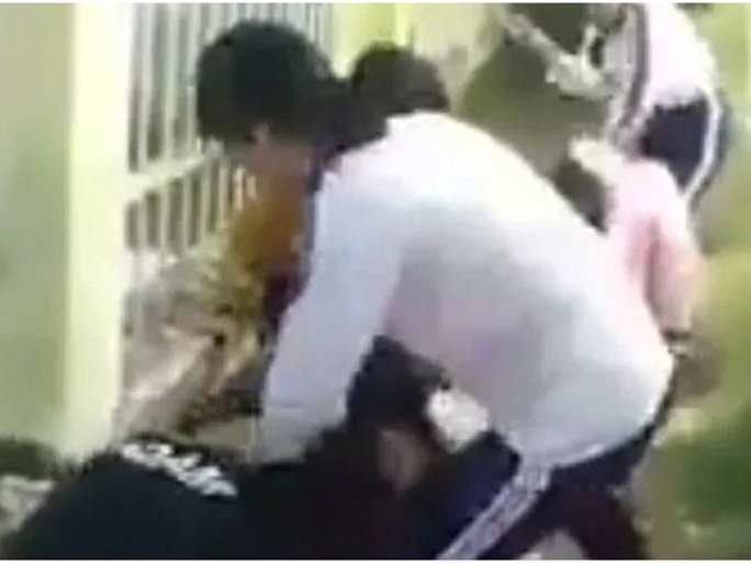 nữ sinh bị 'đàn chị' đánh tả tơi quyết nghỉ học ảnh 1 nu sinh bi 'dan chi' danh ta toi quyet nghi hoc anh 1
