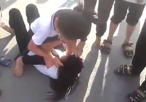 UBND TP.HCM chi dao xu ly nghiem hoc sinh danh nhau hinh anh