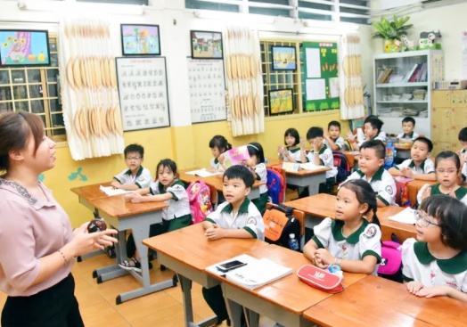 Giao vien cang thang vi du kieu chung chi hinh anh