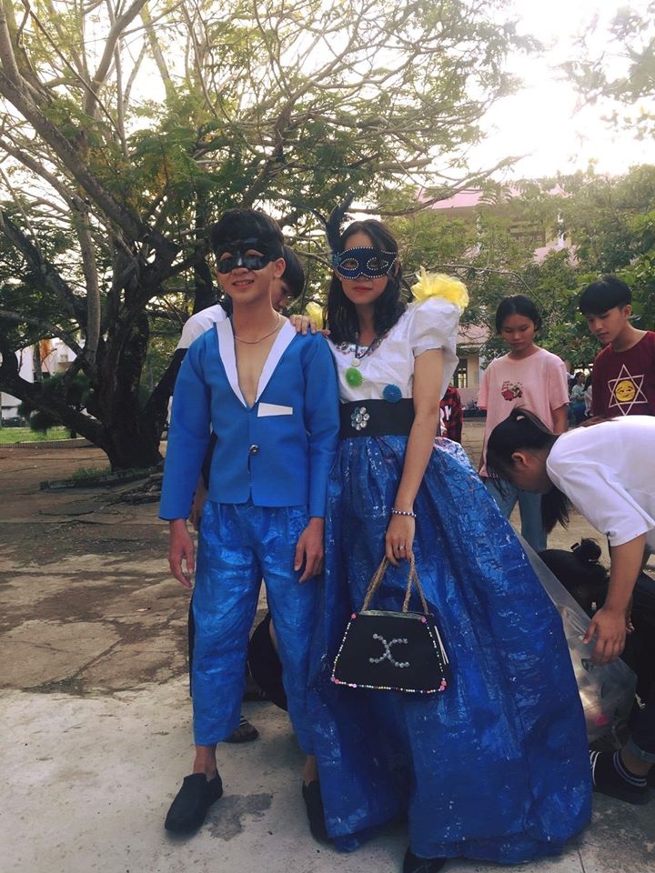 học sinh thiết kế trang phục ảnh 2 hoc sinh thiet ke trang phuc anh 2