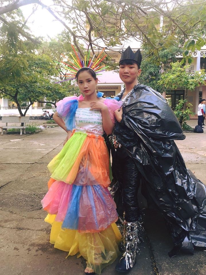 học sinh thiết kế trang phục ảnh 3 hoc sinh thiet ke trang phuc anh 3