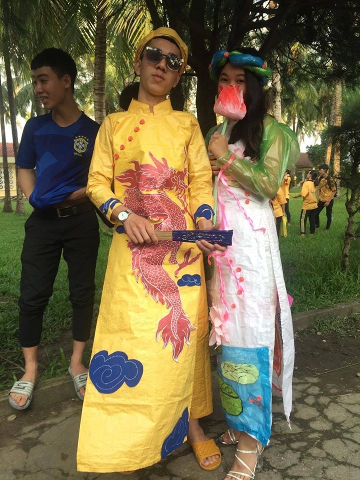 học sinh thiết kế trang phục ảnh 4 hoc sinh thiet ke trang phuc anh 4