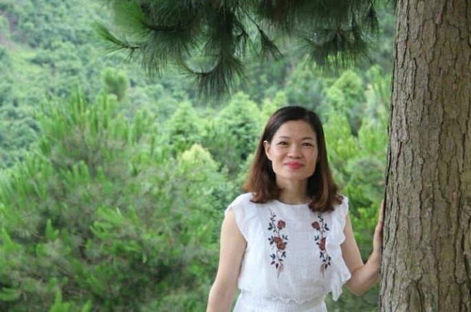 Cô giáo từng bị hàng xóm đuổi đánh ảnh 2 Co giao tung bi hang xom duoi danh anh 2