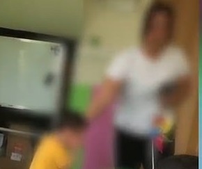 giáo viên tát học sinh ảnh 1 giao vien tat hoc sinh anh 1
