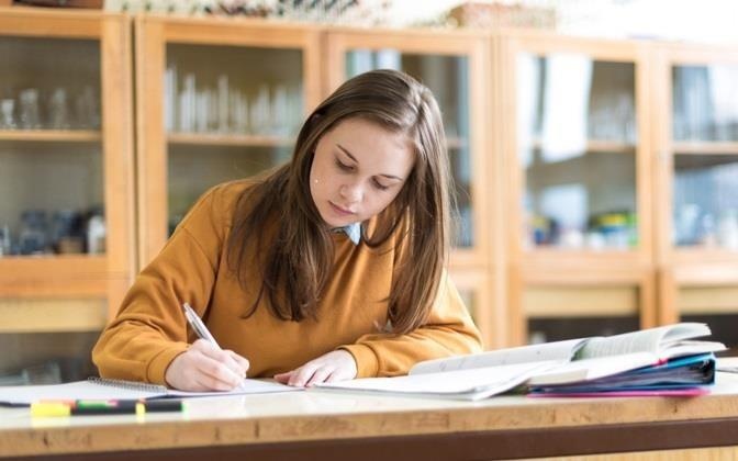 Giao vien My dong vai tro quan trong trong chon sach giao khoa hinh anh