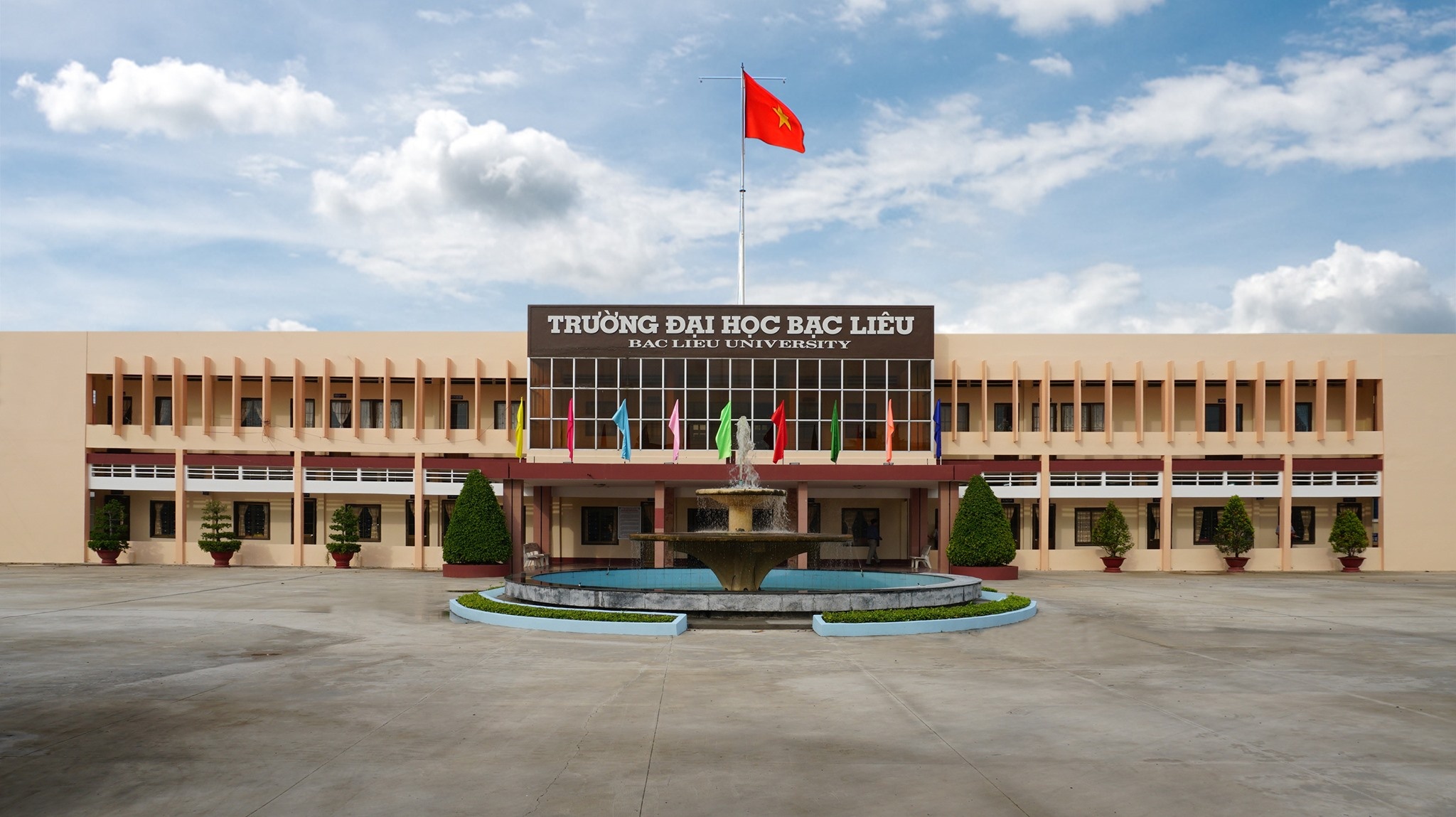 nu sinh mac vay anh 1