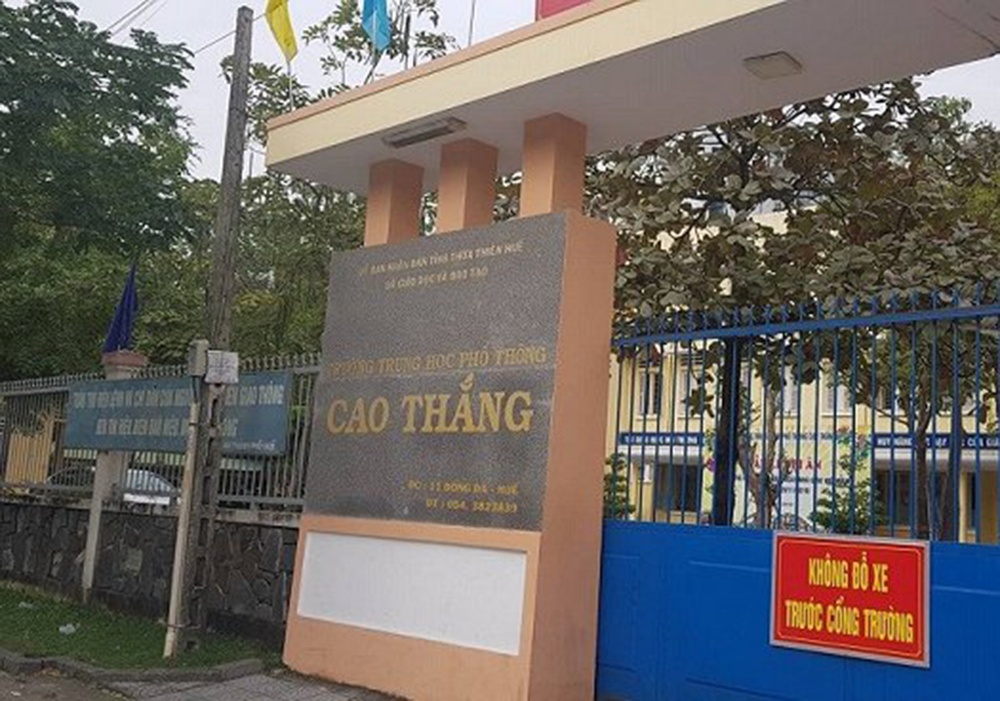 Bi to buong loi khiem nha voi nu sinh, thay giao noi 'chi bong dua' hinh anh