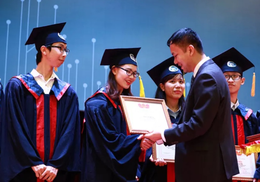 Sinh vien xuat sac duoc xet tuyen cong chuc tu 1/7/2020 hinh anh