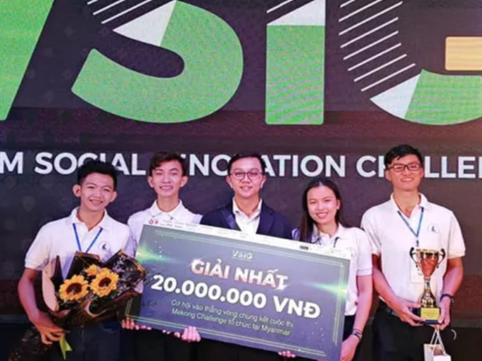 Sinh vien Viet san xuat pin tu vo trau hinh anh