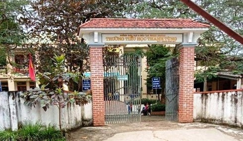 So GD&DT Nghe An noi gi ve viec 'bo quen' hoc sinh trong nha ve sinh? hinh anh