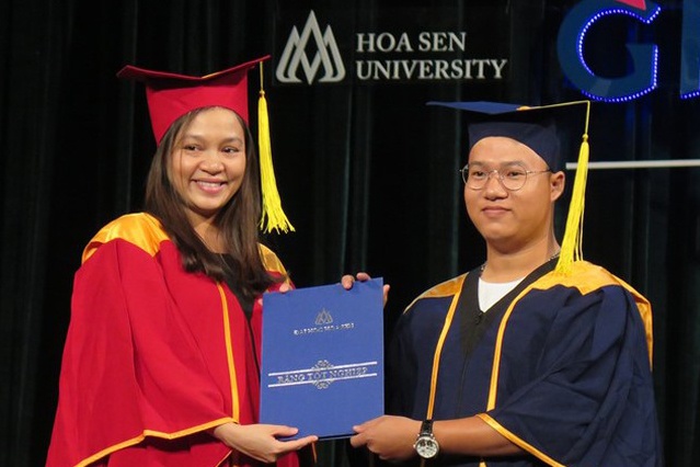 Hai vo chong hoc cung khoa anh 1