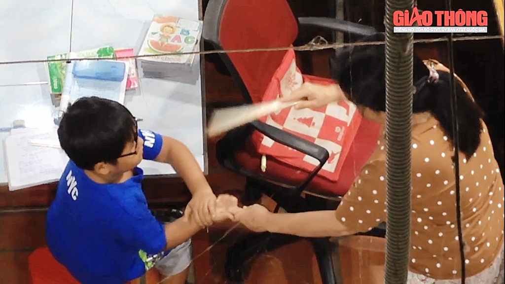 nguoi phu nu danh hoc sinh da man o Ninh Thuan anh 2