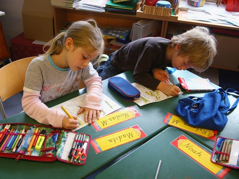 hanh vi cua cha me dinh hinh tinh cach tre anh 5