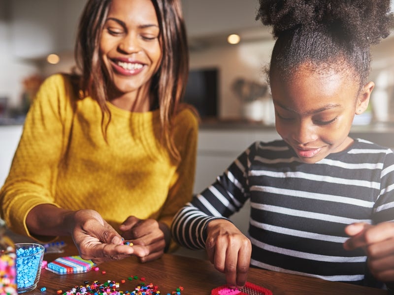 hanh vi cua cha me dinh hinh tinh cach tre anh 8