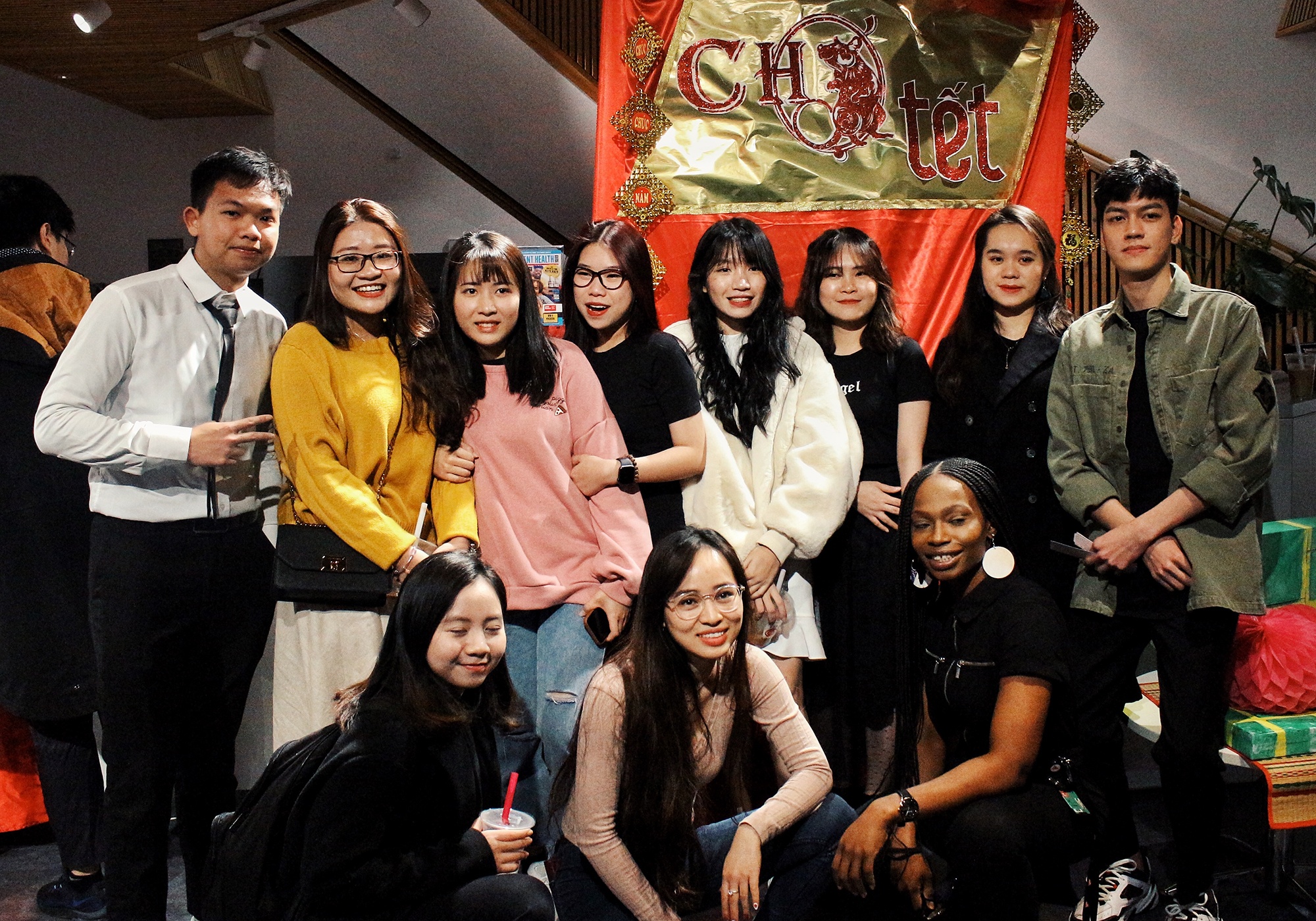 Du hoc sinh Viet tai Anh quay quan don Tet anh 1