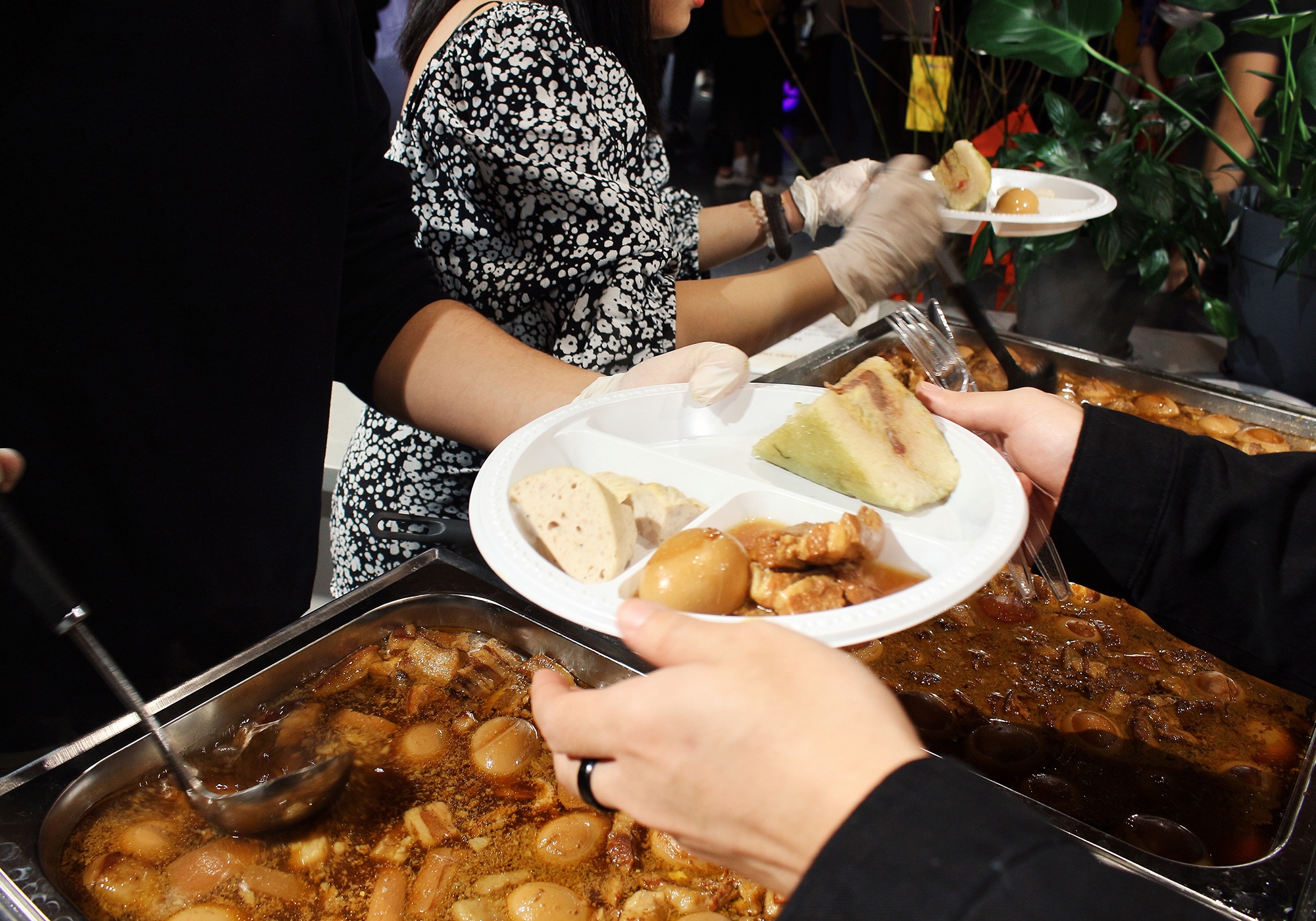 Du hoc sinh Viet tai Anh quay quan don Tet anh 3