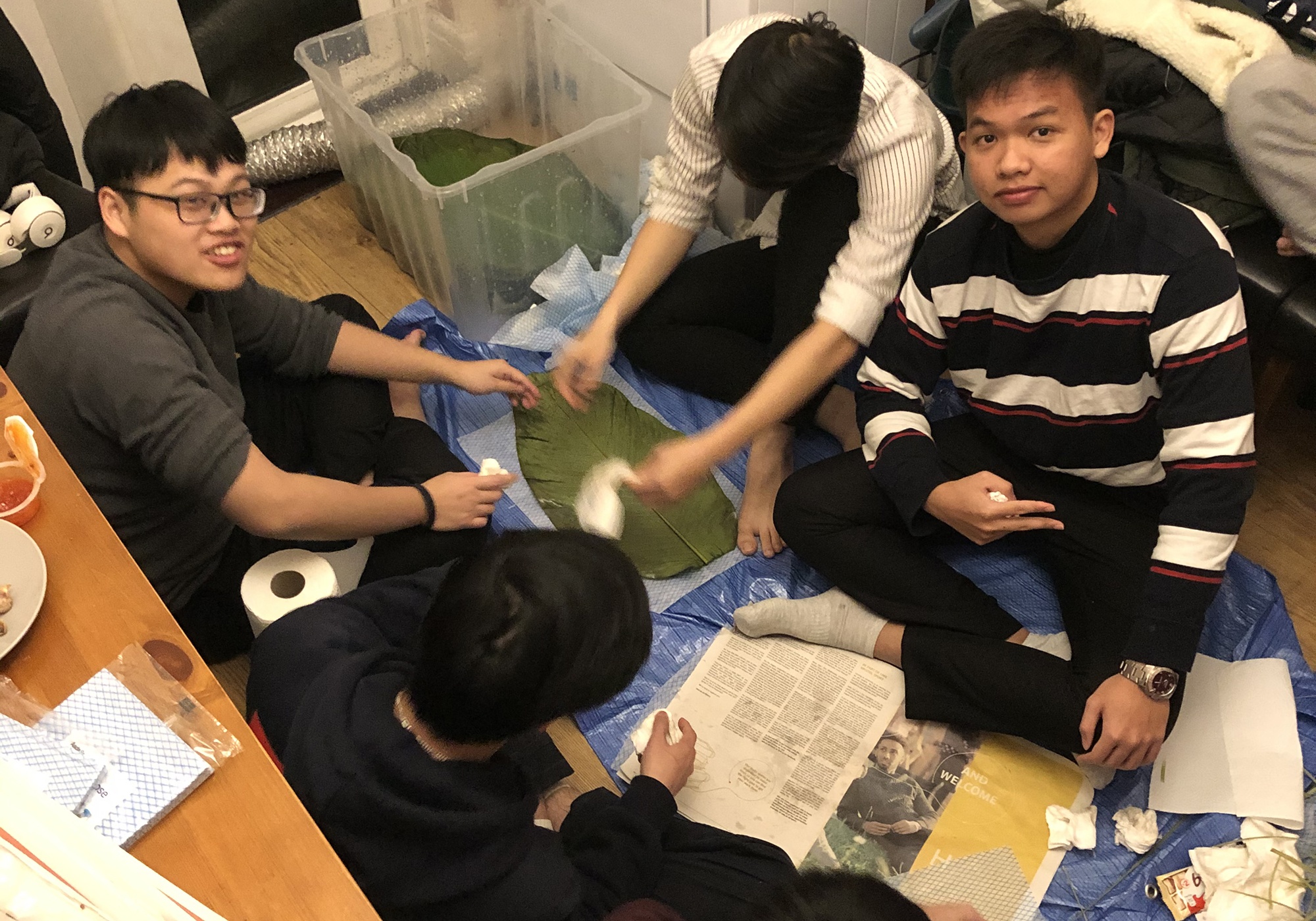 Du học sinh Việt tại Anh quầy quần đón Tết ảnh 4 Du hoc sinh Viet tai Anh quay quan don Tet anh 4