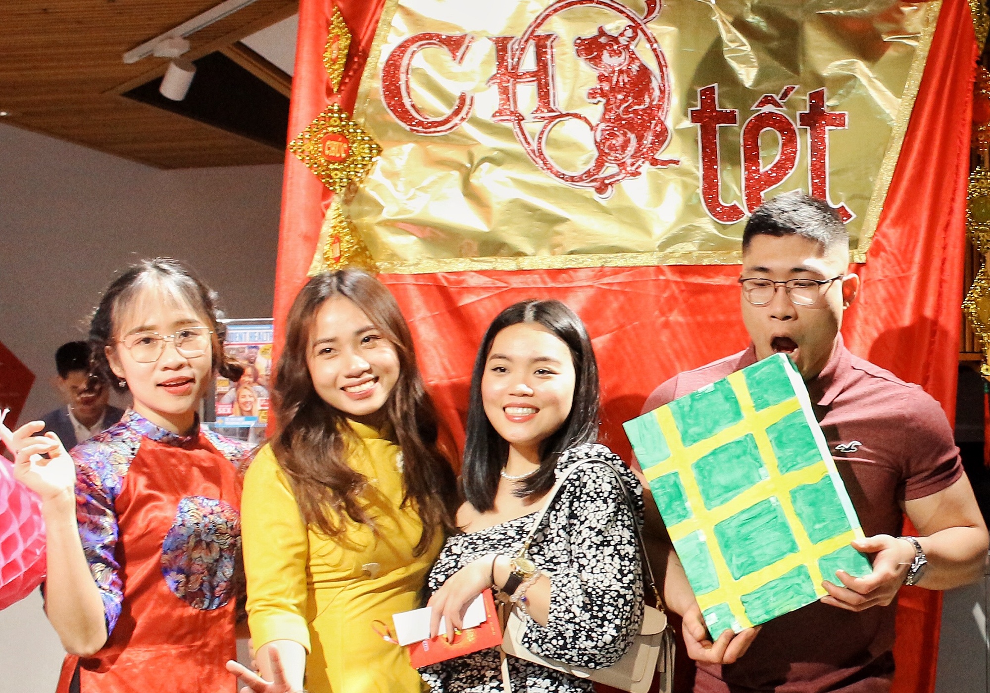 'Cho Tet' cua du hoc sinh Viet o Anh hinh anh