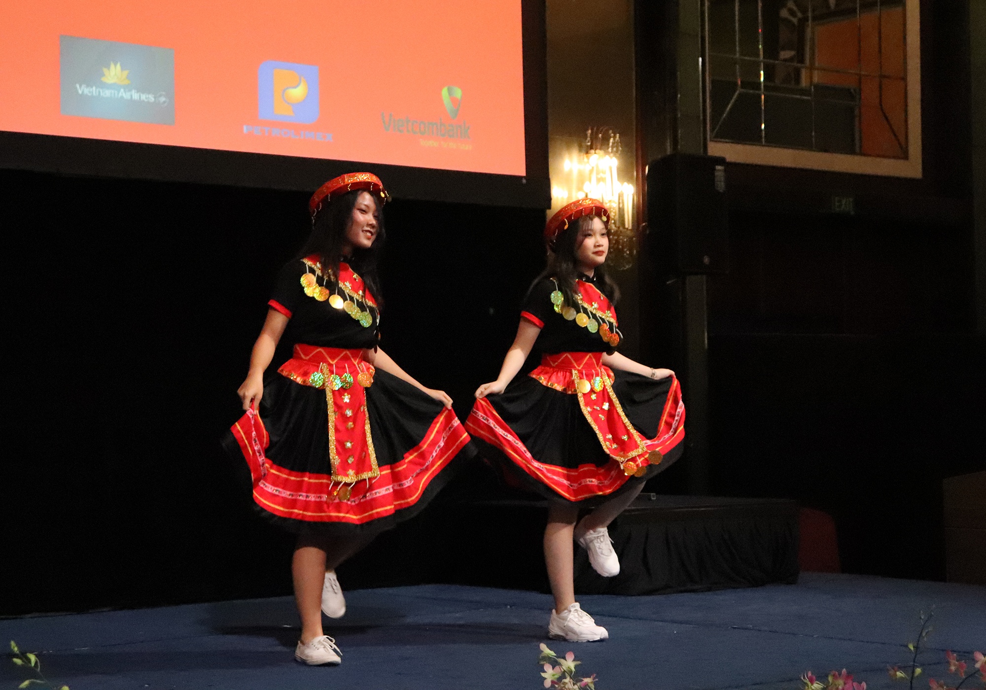 Sinh vien Viet Nam don Tet anh 3