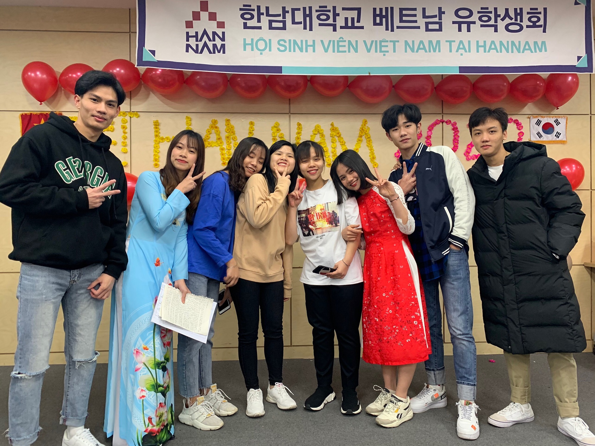 du hoc sinh viet nam don tet anh 1