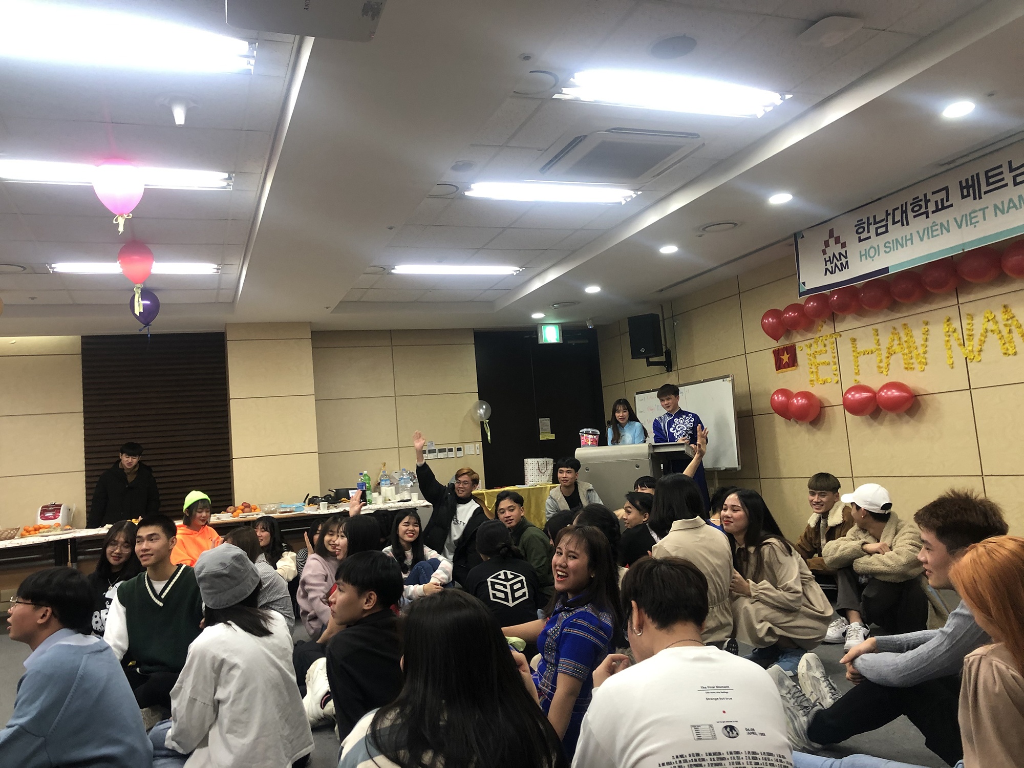 du hoc sinh viet nam don tet anh 5