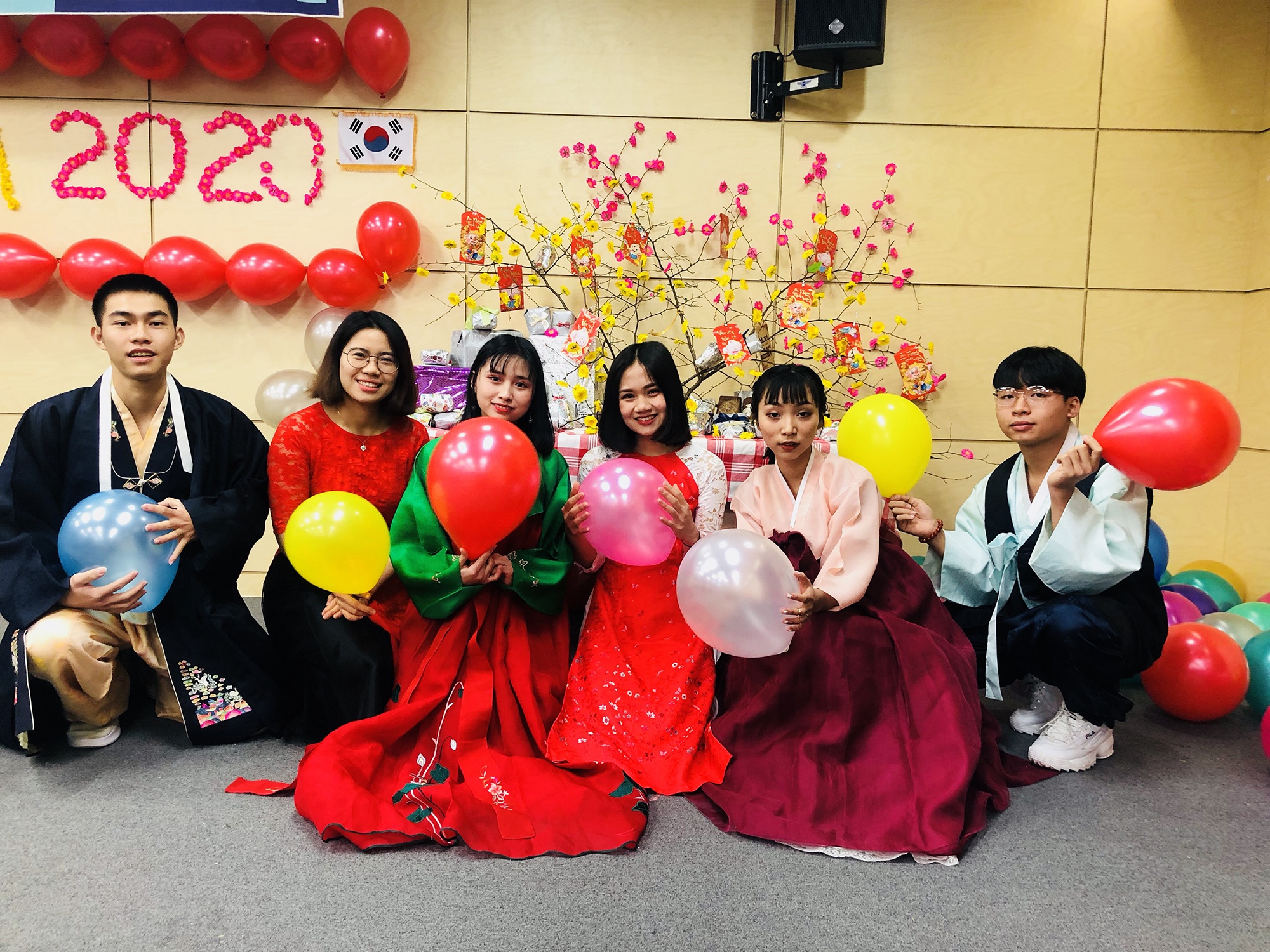 du hoc sinh viet nam don tet anh 6