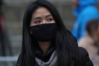 Nen deo khau trang luc nao de khong lay nhiem virus corona? hinh anh