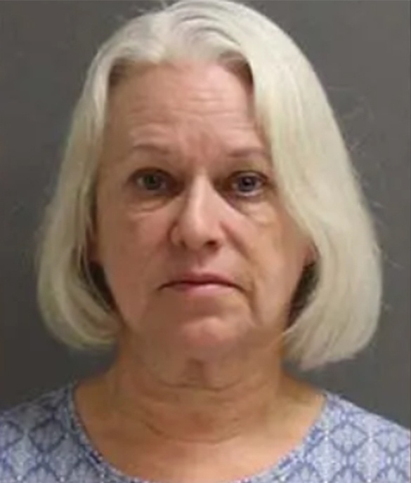 Giao vien bi bat vi danh hoc sinh anh 1