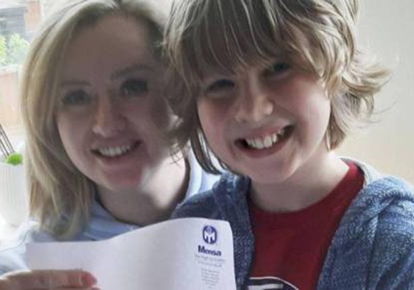 Than dong 12 tuoi co IQ cao hon Einstein va Hawking hinh anh