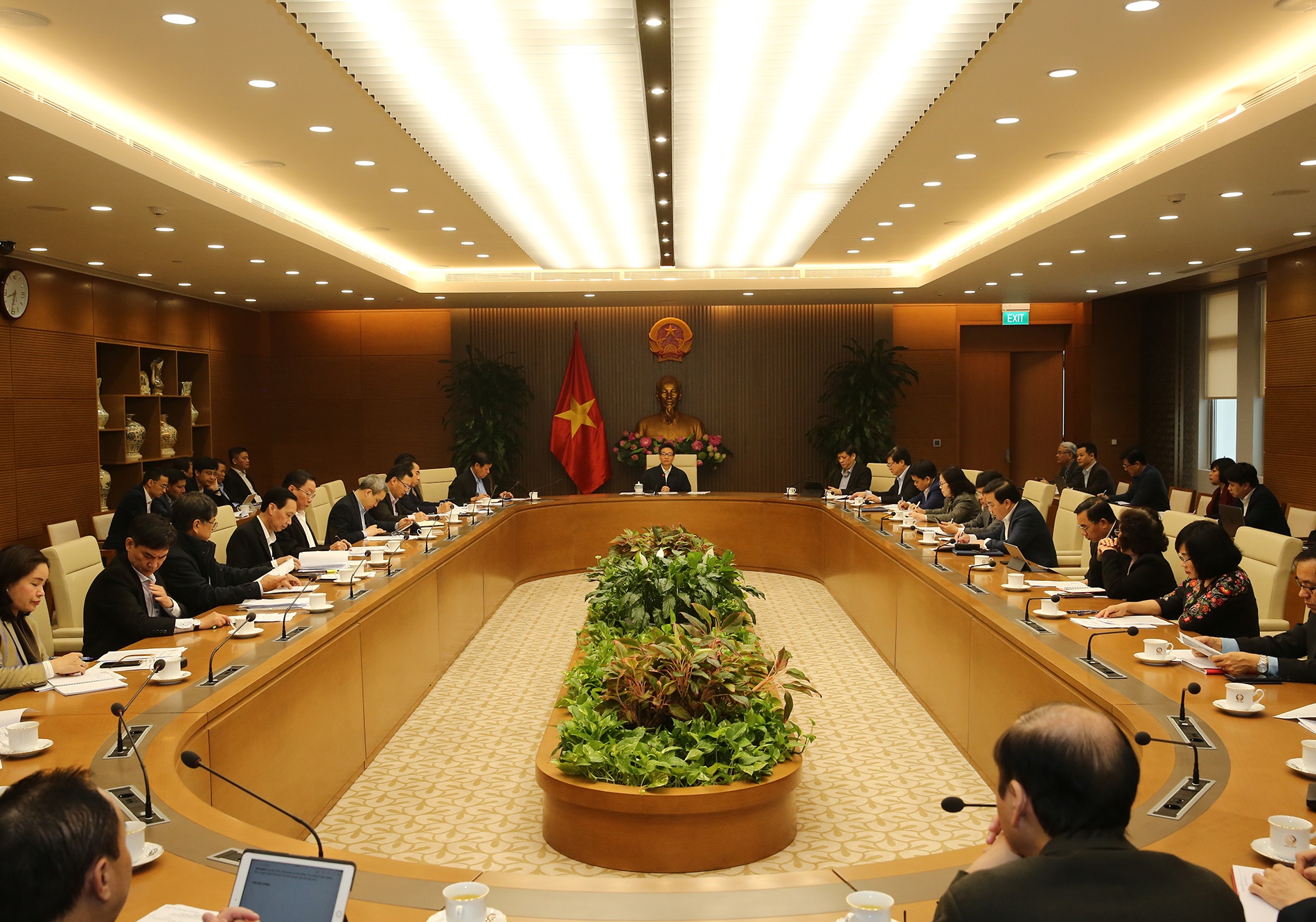 Chong dich Covid-19: Ban Chi dao quoc gia hop ban thoi gian di hoc hinh anh