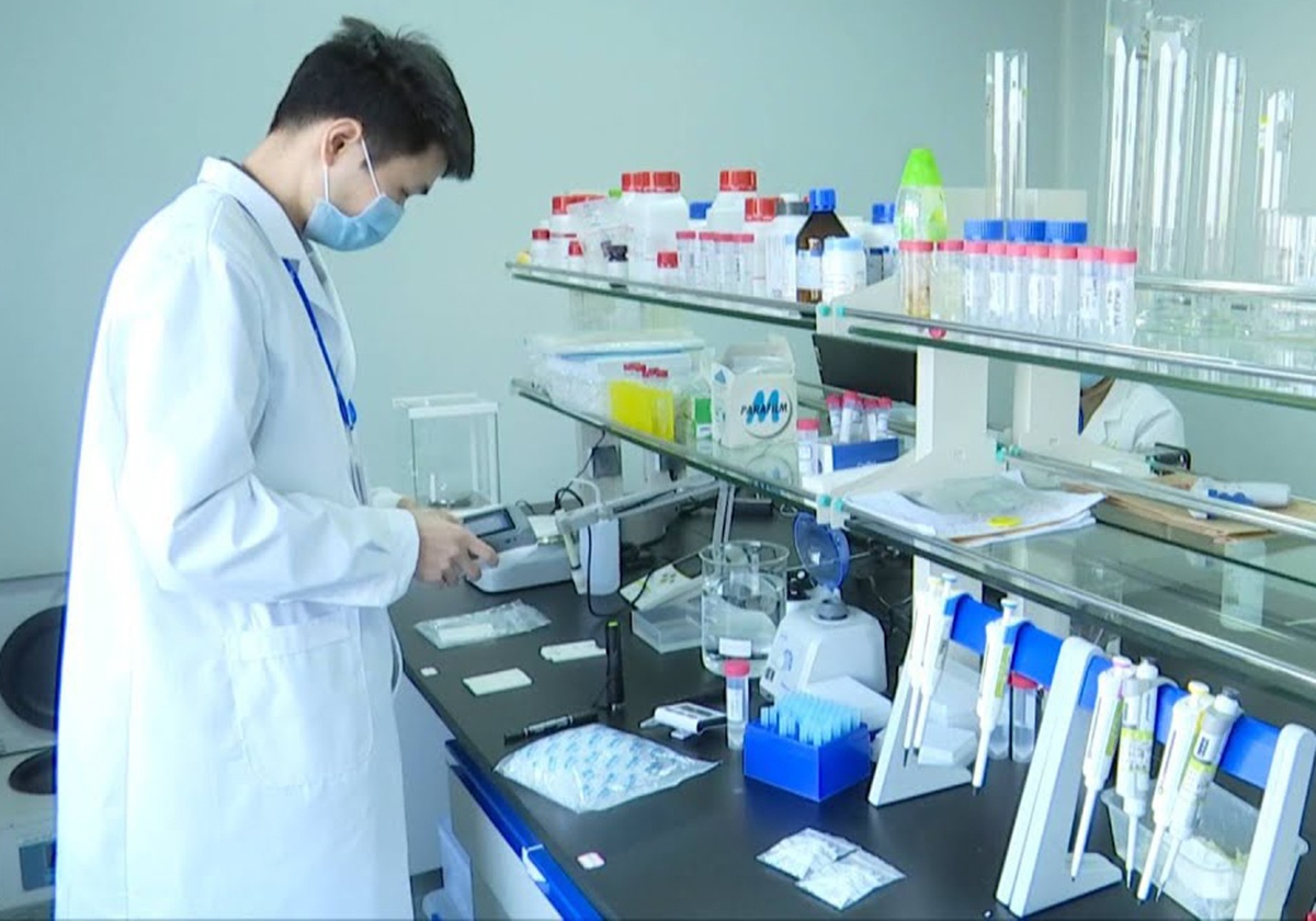 Bo kit xet nghiem virus corona cho ket qua trong 15 phut hinh anh