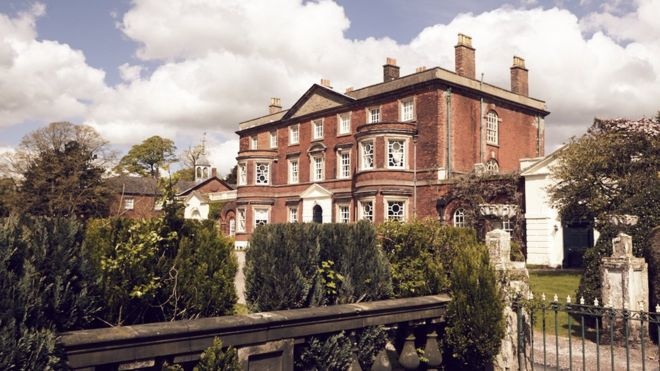 Hai truong o Anh dong cua anh 1