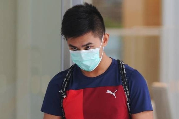 Nam sinh 18 tuoi hau toa vi nhin len phu nu trong nha ve sinh hinh anh