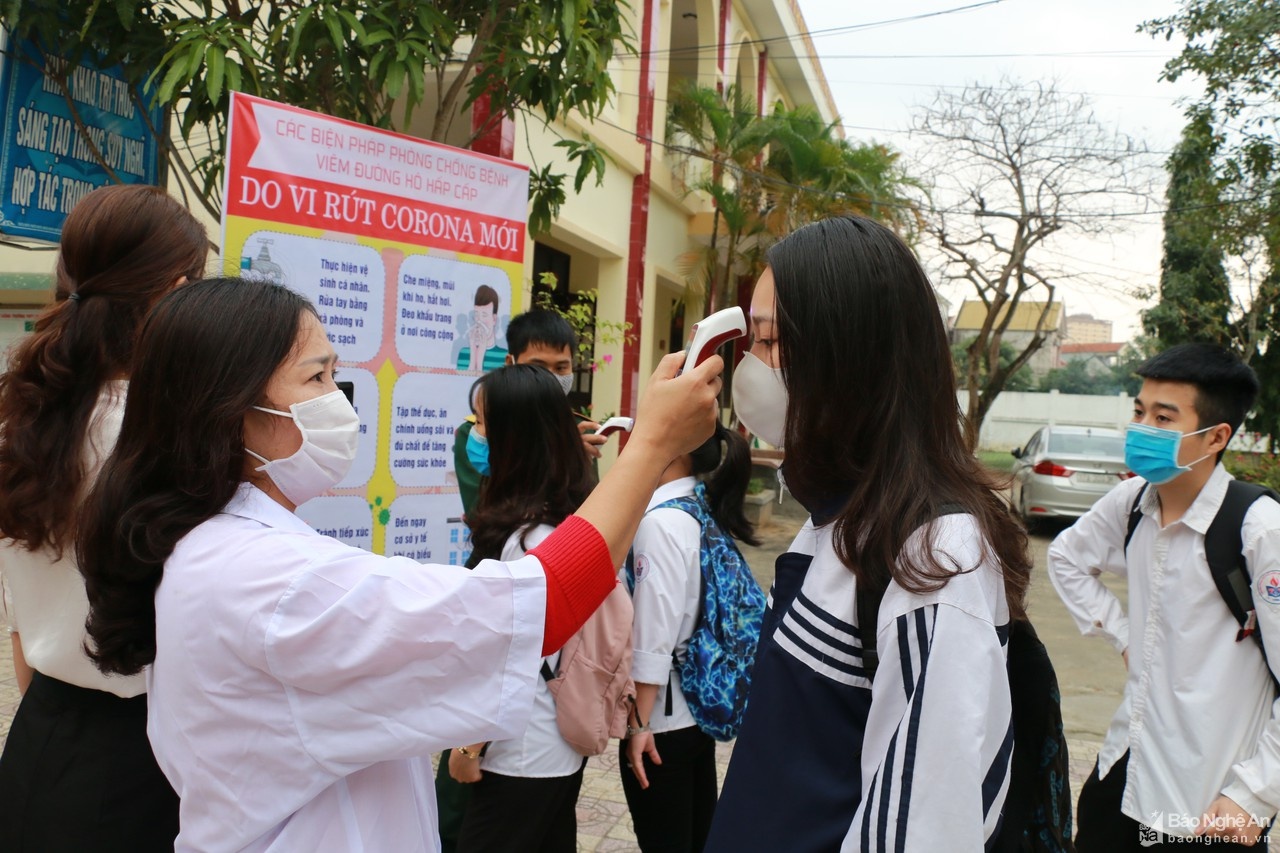 học sinh đi học trong ngày trở lại trường sau đợt nghỉ vì dịch ảnh 1 hoc sinh di hoc trong ngay tro lai truong sau dot nghi vi dich anh 1