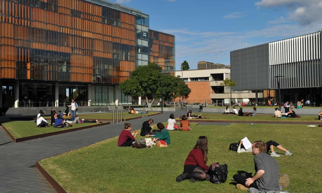 Ky tuc xa dai hoc thanh noi cach ly anh 1