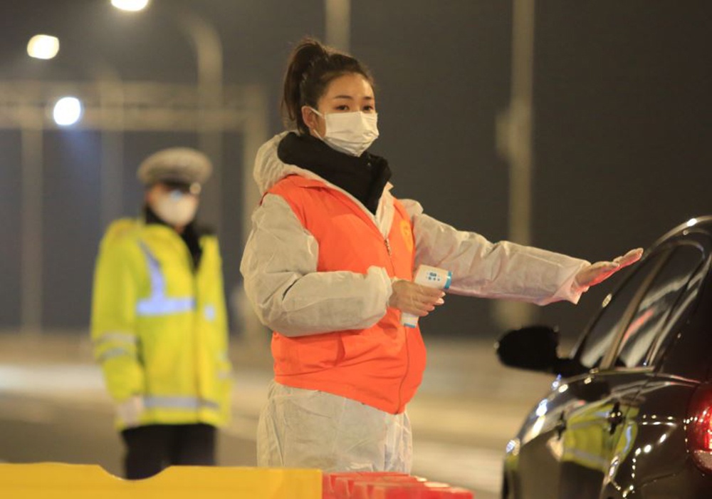 Co giao tro thanh tinh nguyen vien chong dich Covid-19 hinh anh