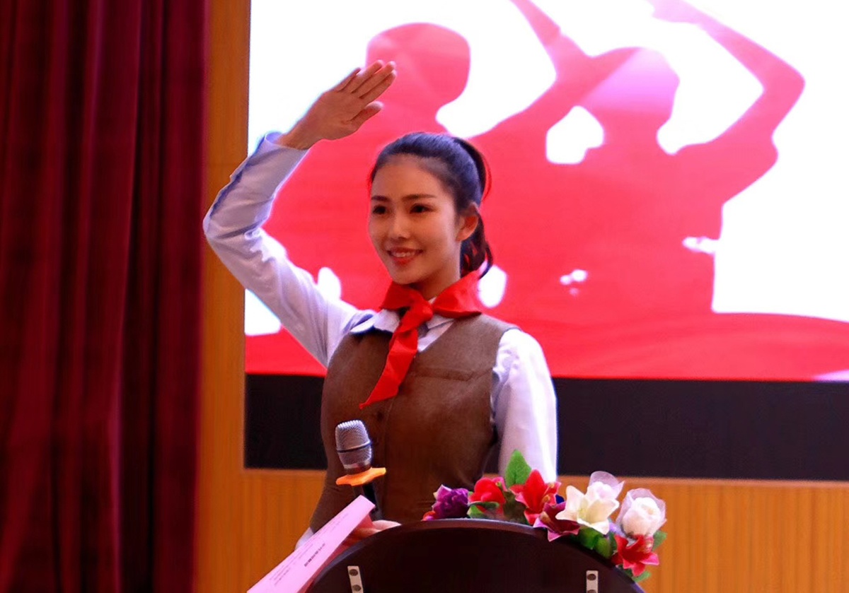 Giáo viên tình nguyện đưa đón nhân viên y tế ảnh 2 Giao vien tinh nguyen dua don nhan vien y te anh 2