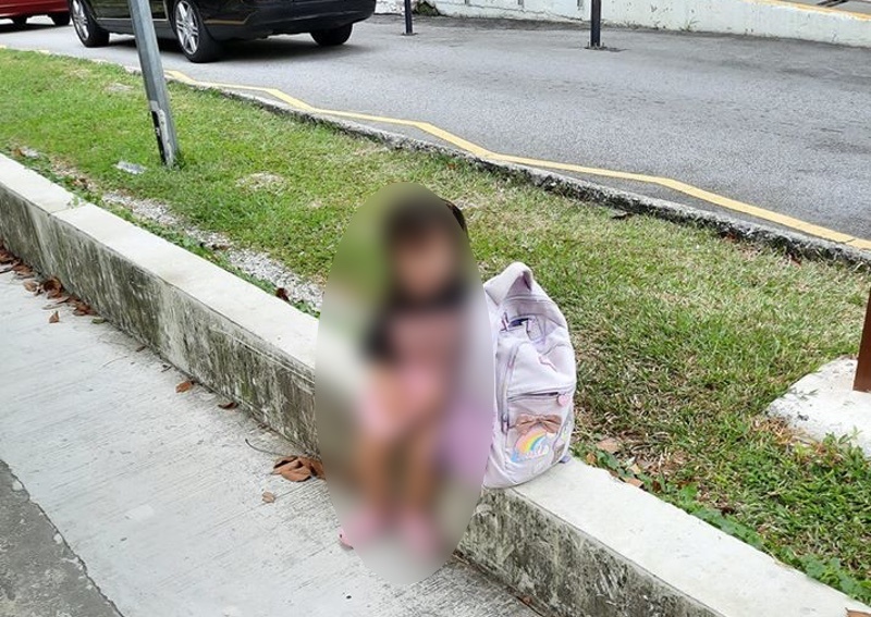 Be gai bi bo mac ben duong anh 1