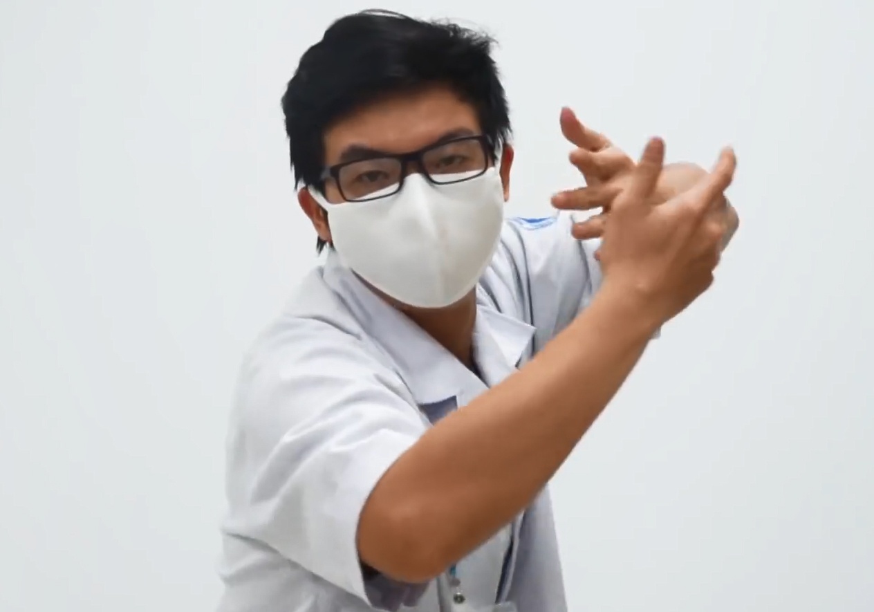 Bac si Benh vien Tu Du nhay vu dieu rua tay 'Ghen Co Vy' hinh anh