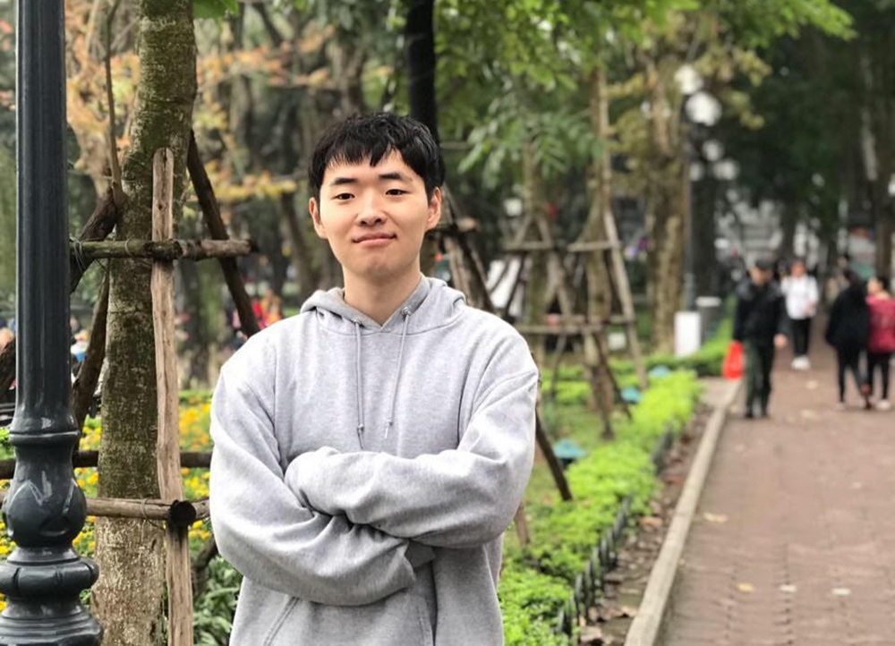 Nam sinh Han Quoc dich mien phi cho nguoi Viet anh 2