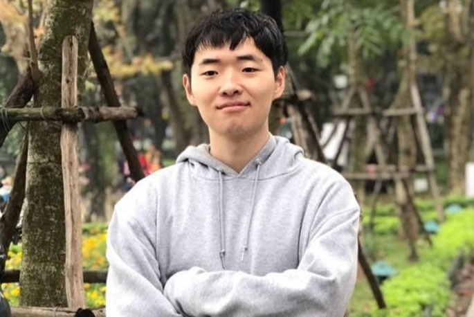 Nam sinh Han Quoc dich mien phi cho nguoi Viet trong mua dich hinh anh