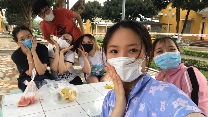 Du hoc sinh cach ly anh 2