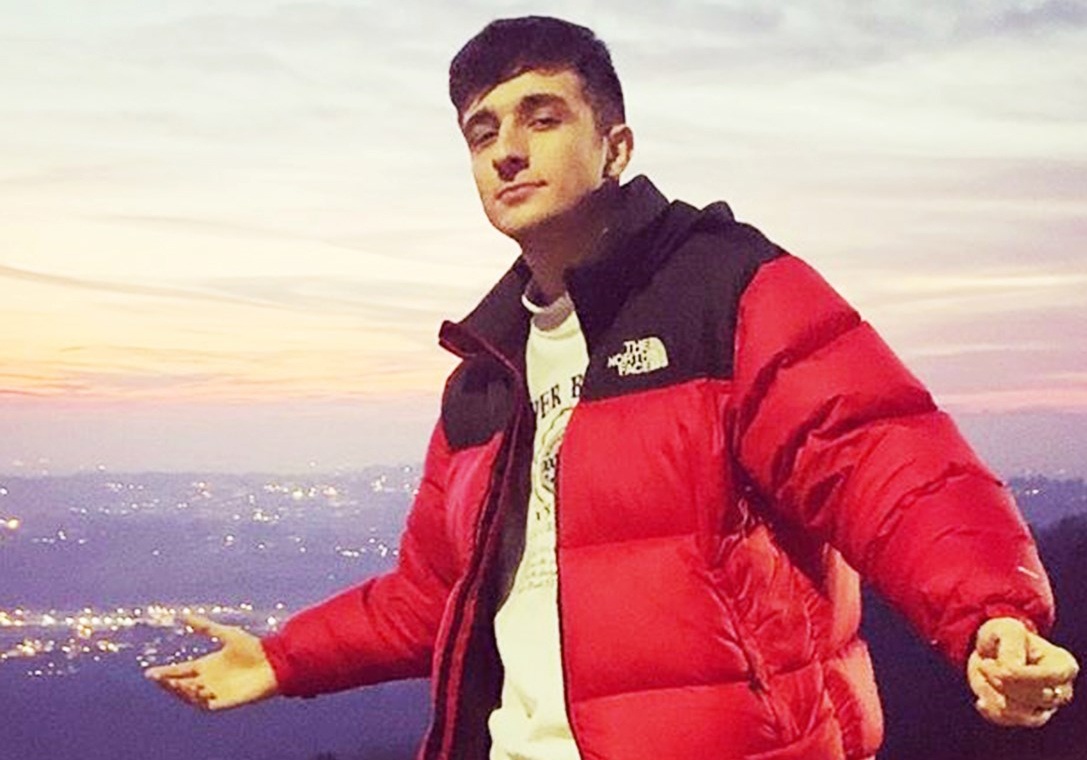 Song mot minh o ky tuc xa, nam sinh noi tieng tren mang hinh anh